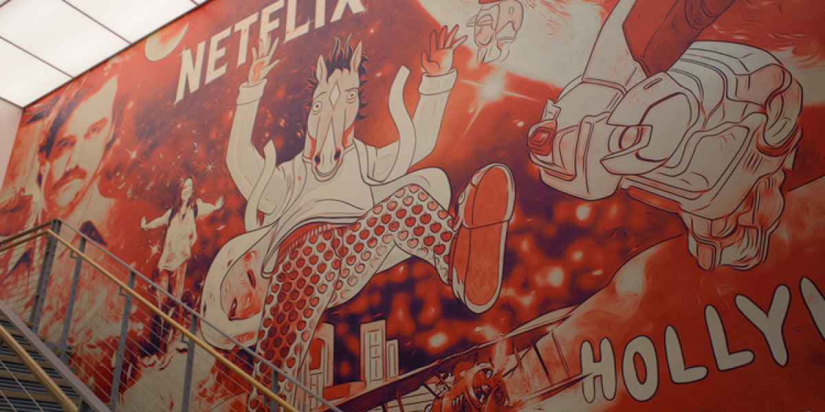 Emma Roberts Leads Netflix's Holidate – Cast & Details